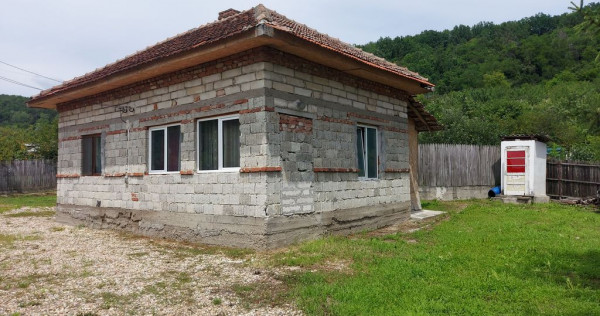 Casa de terminat in Bascov-Valea Ursului, Strada Salcamilor