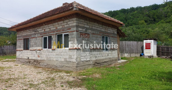 Casa de terminat in Bascov-Valea Ursului, Strada Salcamilor