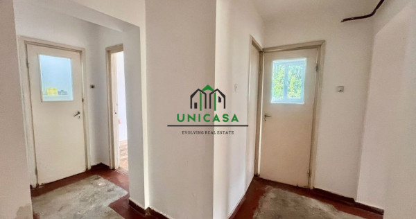 Apartament 4 camere, decomandat/Etaj 4/4 ,Zona Nord