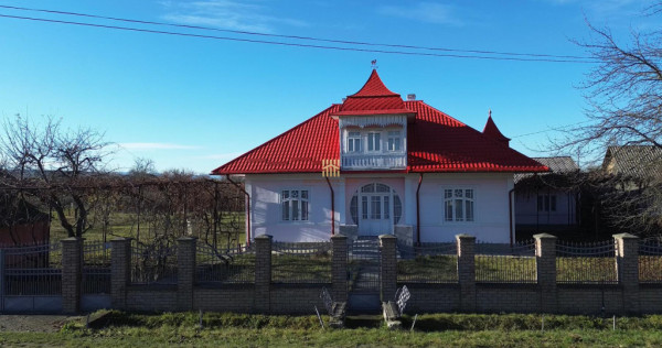 Cas#259; Tradi#539;ional#259; de V#226;nzare #238;n Bucovina