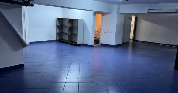 Spațiu comercial de &icirc;nchiriat, zonă excelentă &icirc;n Mără