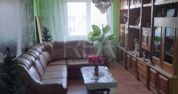 3 camere, 2 băi, etaj 8/8, Str. Luică &ndash; Grand Arena
