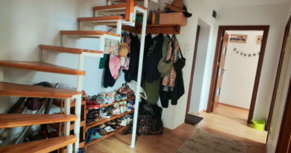 Apartament de vanzare 4 cam 98mp+ 2 balcoane 12.35mp Baciu z