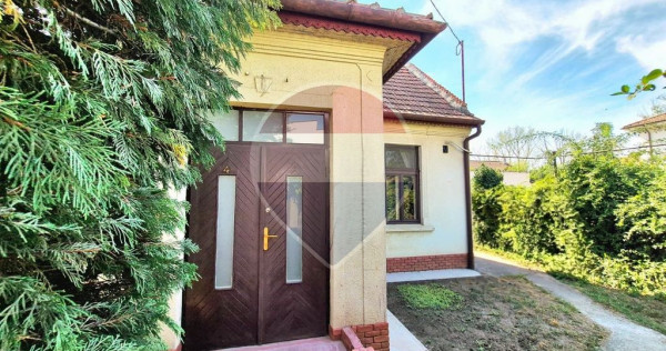 O casă cu aer boem, la c&acirc;țiva pași de Mureș