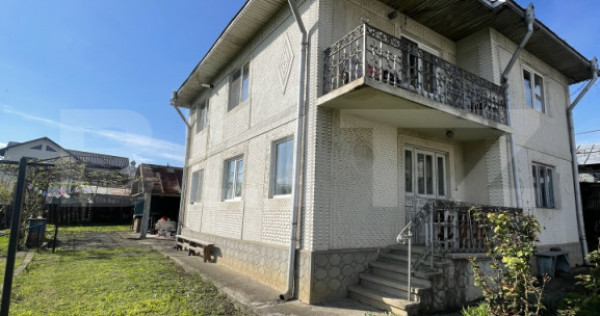 Casă Spațioasă cu Iaz Privat și 2.500 mp teren - &icirc;n Fă