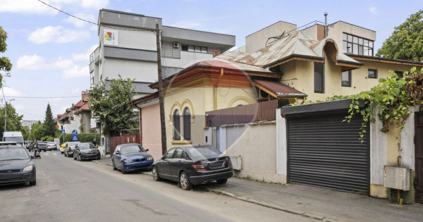 Casă / Vilă cu 7 camere de v&acirc;nzare &icirc;n zona Parcul Cir...