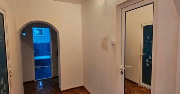 Apartament 4 camere, etaj 1 , Micro 18