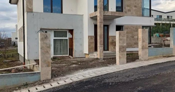 Casa individuala 4 camere in Clinteni