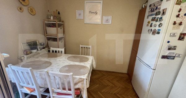 Apartament 3 camere de v&acirc;nzare , 75 mp, Cartierul Carpați