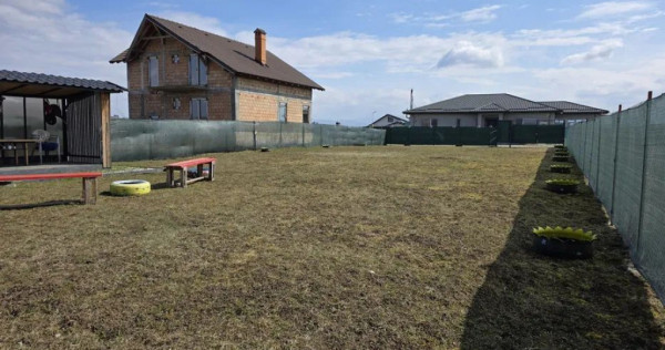 Teren Intravilan 700 mp Sanpetru