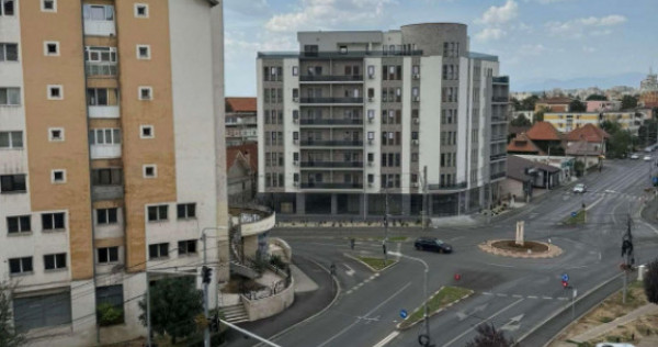 Apartament 5 Camere, Etaj 5/8, Bulevardul Republicii - Zona