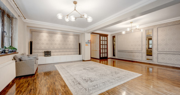 Apartament elegant 170mp, curte proprie și 3 locuri parcare