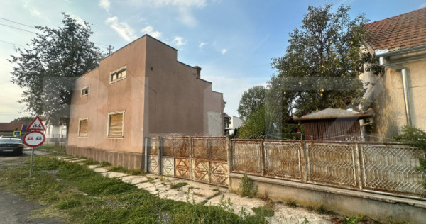 Casa 80 mp, teren 2717 mp intravilan, zona Branisca