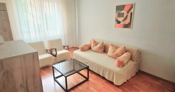 Inchiriez apartament cu doua camere in zona centrala