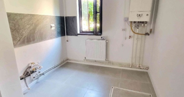 Apartament cu 2 camere decomandat, spatiu depozitare 12 m2, izolat,