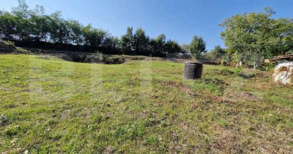 Casa demolabila, 33 mp, teren 1618 mp, zona Sandulesti