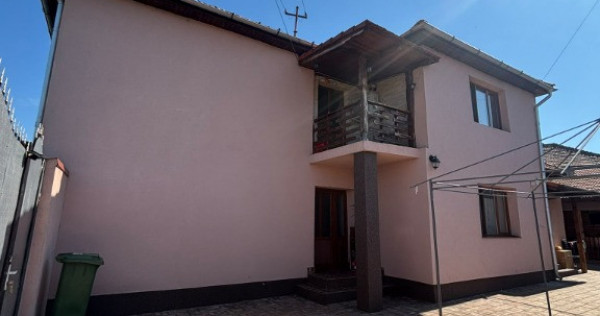 Vand casa impecabila