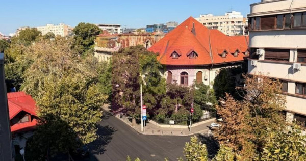 Spațiu de birouri de &icirc;nchiriat | Bd. Dacia &ndash; Aurel Vlaicu | 7 camere