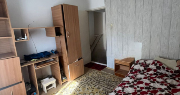 - Apartament 3 camere confort 1 decomandat, zona Progresu