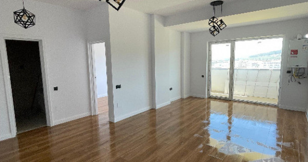 Vanzare Apartament 2 camere semidecomandat, 45 mp, Eroilor