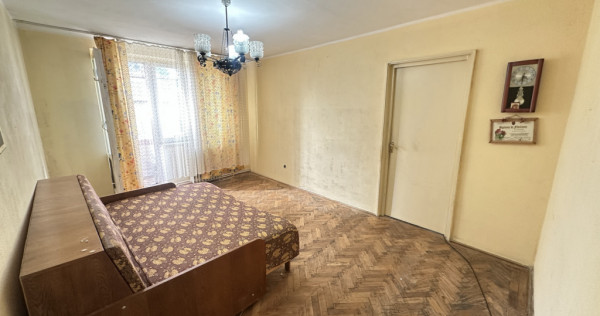 Apartament 3 camere, etaj intermediar. Craiovei, Pitești
