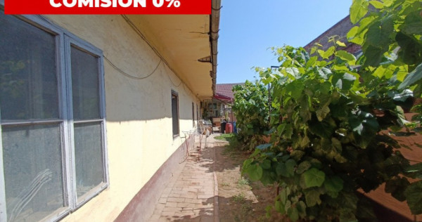 COMISION 0% Casa cu 4 apartamente la curte comuna cu teren t