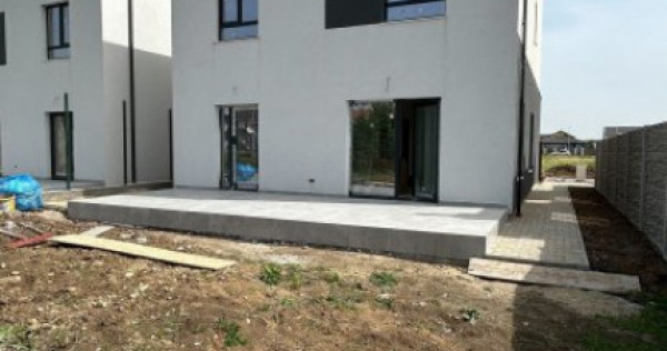Duplex 5 camere spatios, cu 3 locuri de parcare - Dumbravita