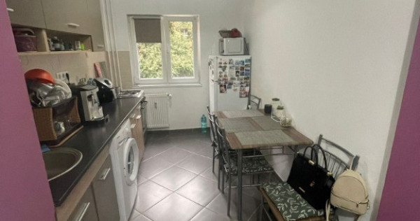 Apartament 2 camere,semidecomandat,etaj 1 din 4,Maresal Averescu