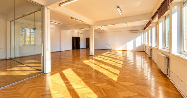 Spatiu birouri, cu 3 locuri parcare, Central, Brasov