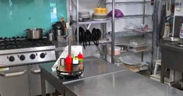 Bistro , cafenea la cheie ultracentral