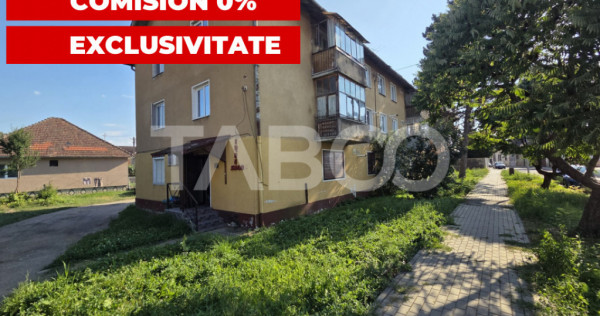 Apartament 2 camere semidecomandate la parter de vanzare Tit