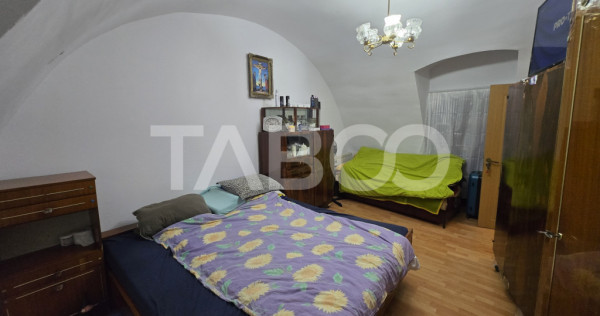 Garsoniera de vanzare decomandata 29 mpu zona Centrul Istori