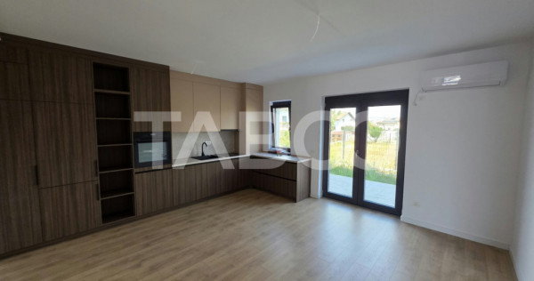 Apartament de vanzare nou nelocuit cu curte proprie si parca