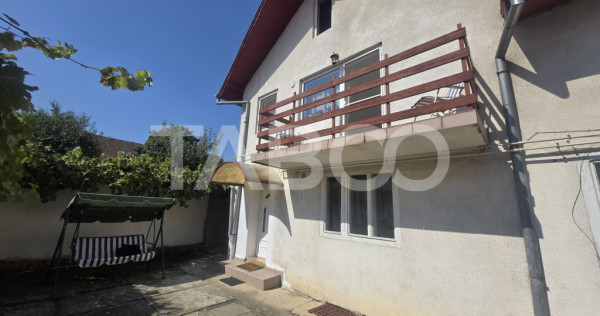 Apartament 2 camere de vanzare la casa 77mp curte si pivnita