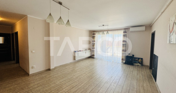 Apartament de vanzare 3 camere lift parcare bloc nou City Re