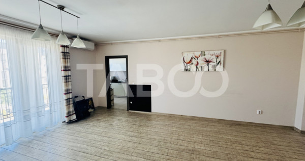 Apartament de vanzare 3 camere lift parcare bloc nou City Re