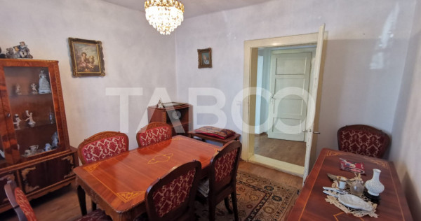 Casa cu 2 camere decomandate 335 mp teren in zona Parcul Tin
