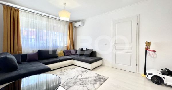 Apartament de vanzare cu 3 camere la cheie 2 balcoane in Gri