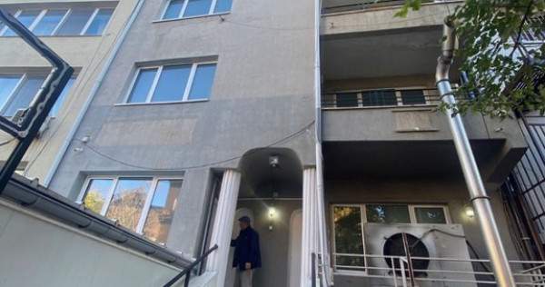 Vă propunem spre v&acirc;nzare o clădire de birouri Cotroceni