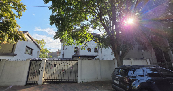 Vila 3 corpuri, 9 camere - s. utila 501.74 mp - teren 963 mp