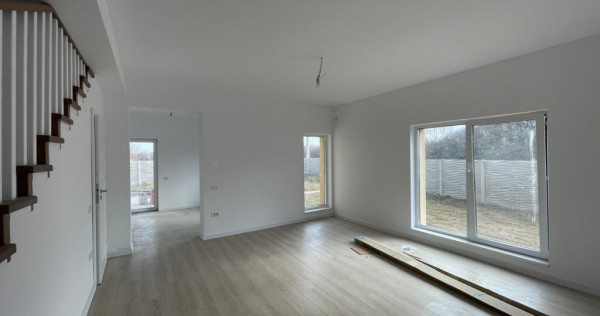 Duplex despartit prin camera tehnica | 4 dormitoare 2 bai |