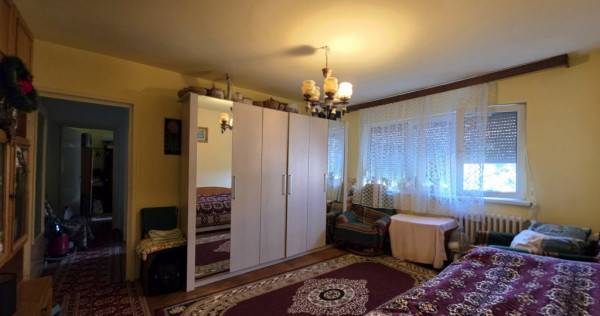 Apartament 4 camere, Dacia, Etaj 3, Centrala proprie, Mobila