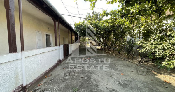 Casa de vanzare 126 mp utili si teren 1554 mp, Sacalaz.