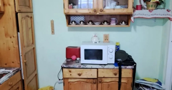 V&acirc;nd apartament 3 camere &icirc;n Beiuș central