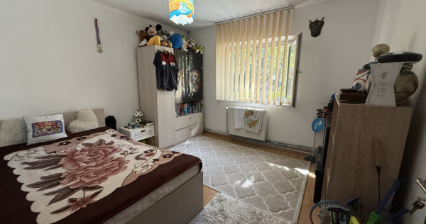 Apartament cu 3 camere, decomandat, parter - Baba Dochia