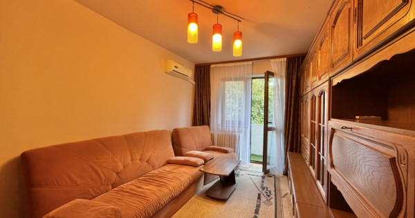 Apartament 4 camere, semidecomandat, etaj 3, zona Dacia