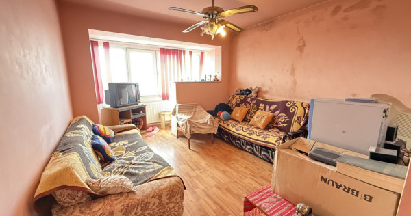 Apartament 3 camere, decomandat, etaj 10, bloc cu lift - Com