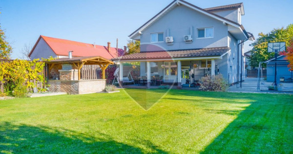 Vila moderna de familie cu 2 studiouri de vanzare | Comision 0% |