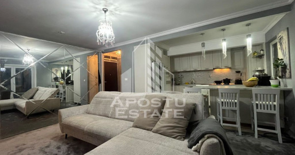 Penthouse Exclusivist, ADORA PARK
