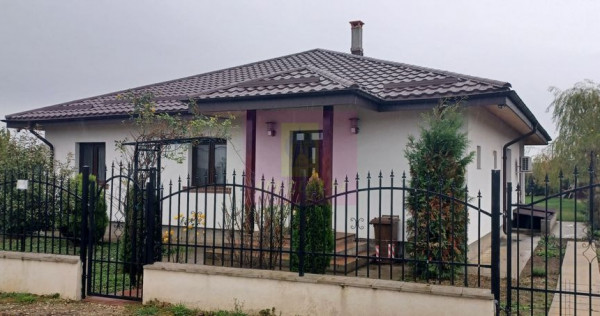 Sabareni, casa parter 145 mp, curte 1000 mp, mobilata, utilata